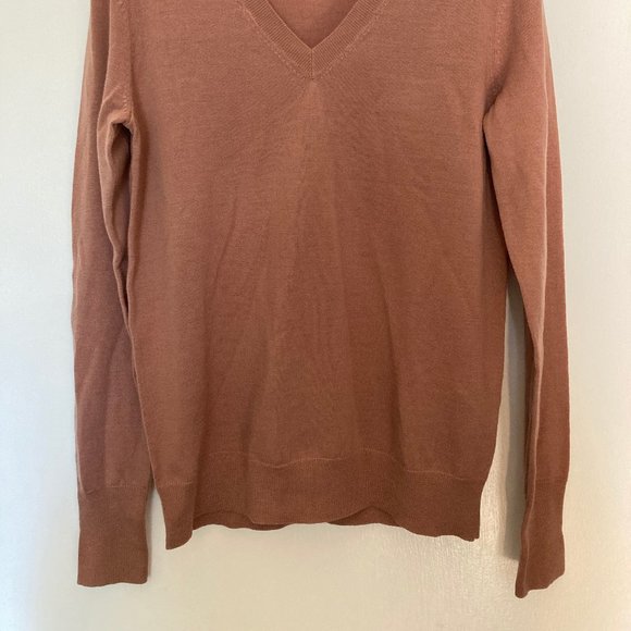 Uniqlo V-neck Sweater - Picture 3 of 3